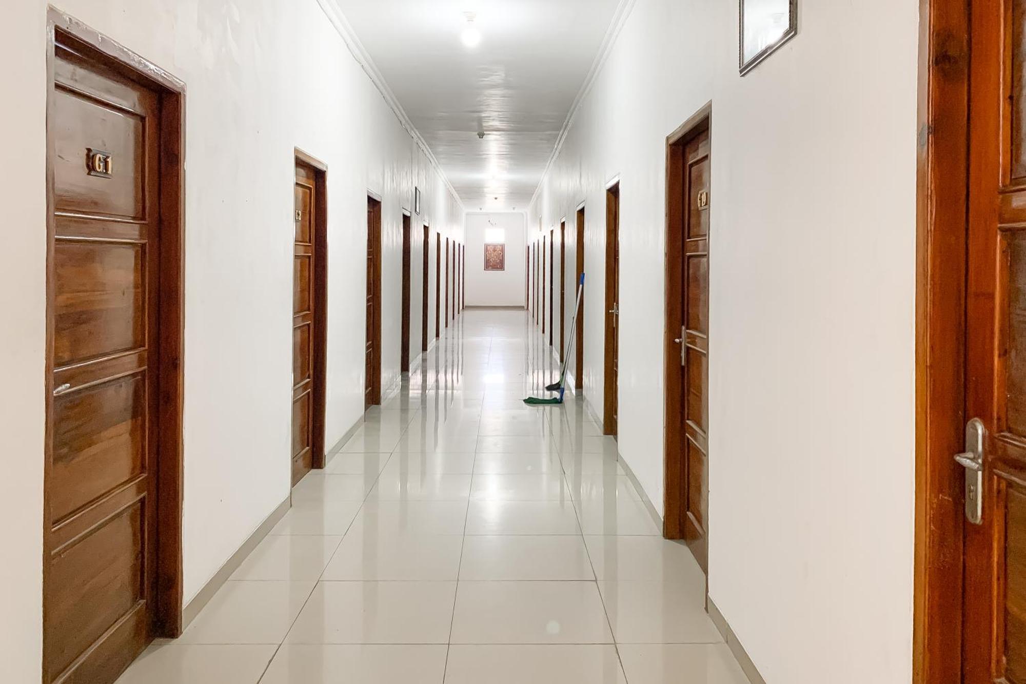 Penginapan Losmen Ayu Pamanukan Redpartner Pamanukan Hilir Экстерьер фото